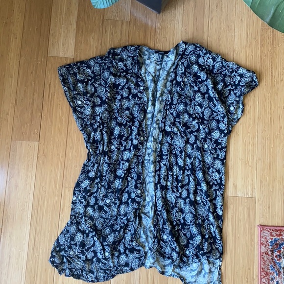 Forever 21 Tops - 🌟5 for $15🌟 floral kimono top
